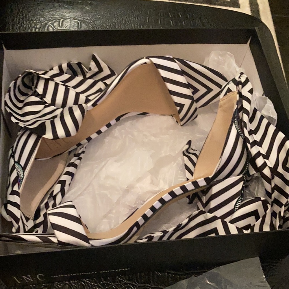 INC International Concepts satin striped black and white heels - Picture 7 of 8